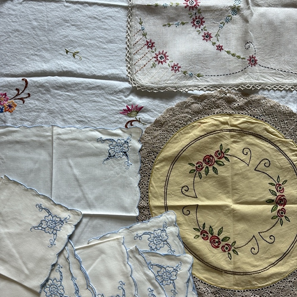 SOLD Lot of 20+ large vintage linens